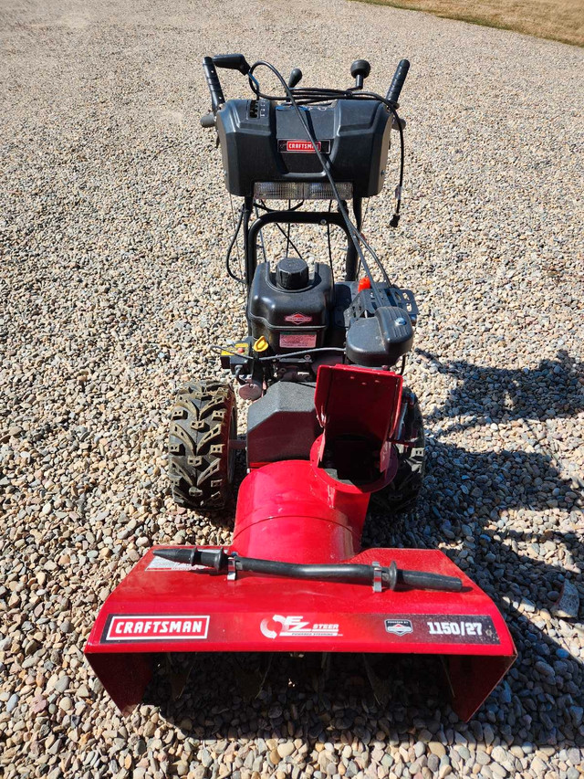 Craftsman snowblower in Snowblowers in Lethbridge - Image 4