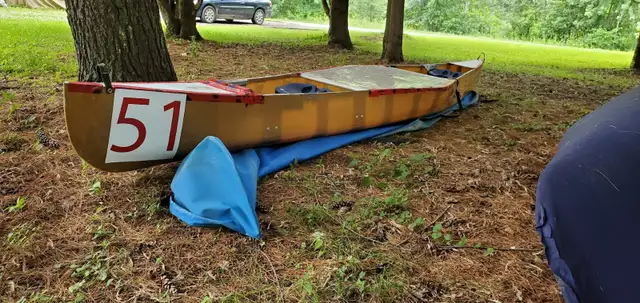 Canot 16' en kevlar. in Canoes, Kayaks & Paddles in Gatineau - Image 2