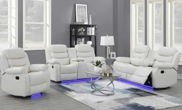 Reclining Living Room Set in Multi-item in Markham / York Region - Image 3