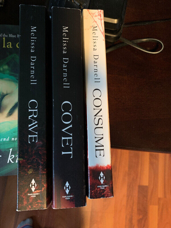 The clann book series by Melissa Darnell 20$ obo in Fiction in Ottawa