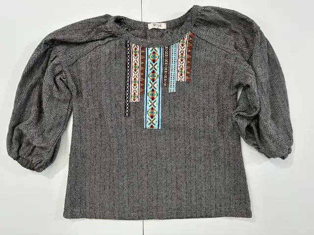 Wiya TU Wool Blend Sweater in Women's - Tops & Outerwear in City of Toronto - Image 3