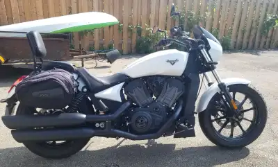 Victory Octane -less than 5000kms -near mint; one blemish on rear fender from soft bags and straps -...