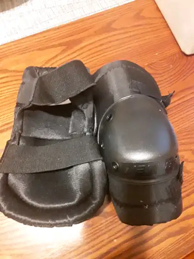Youth knee,elbow,wrist pads$5pair, View more