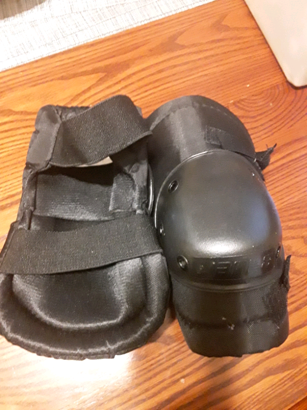 Youth knee,elbow,wrist pads$5pair in Skateboard in City of Halifax - Image 2
