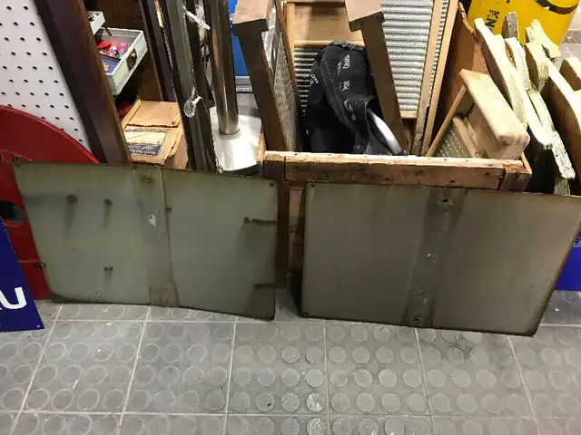 2  VINTAGE PORCELAIN SIGNS - PRIVATE PROPERTY NO TRESPASSING - in Arts & Collectibles in Mississauga / Peel Region - Image 5