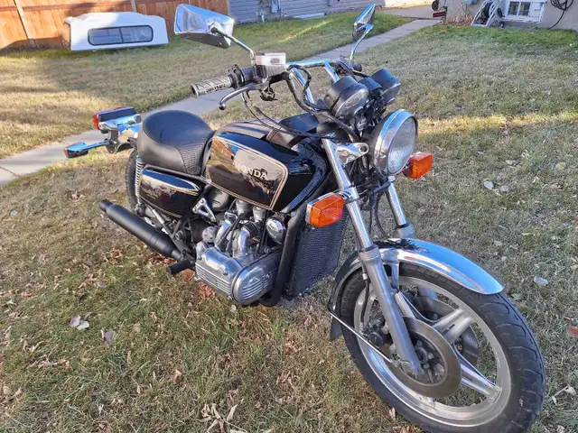 Honda gold wing GL 1000 (1979) Model in Sport Touring in Calgary - Image 9