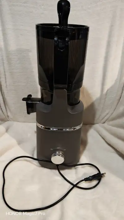 Russell Taylors Masticating Cold Press Juicer, View more