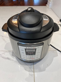 Good condition instant pot pressure cooker 