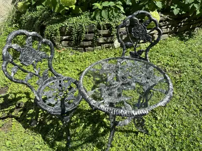 Ensemble table bistro et 2 chaises , View more