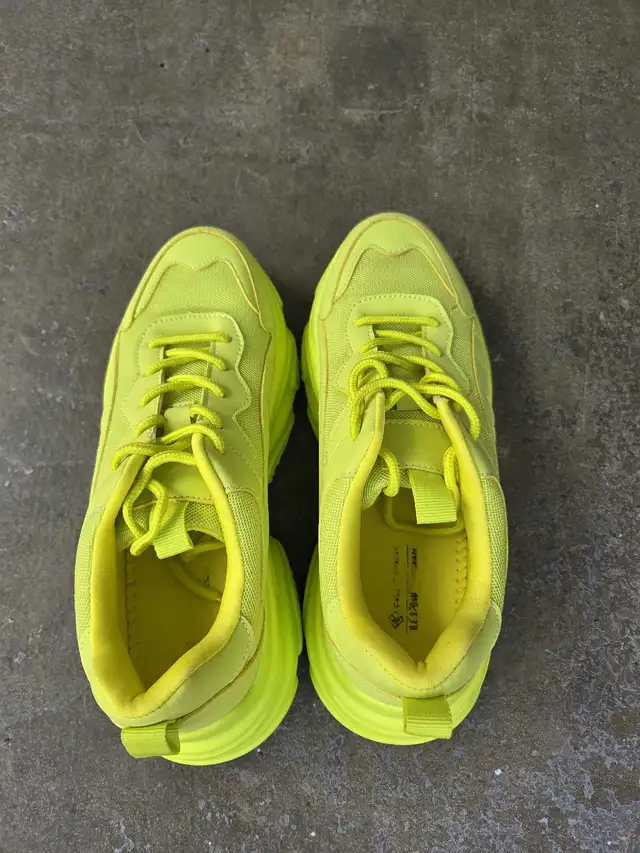 Women's Running Shoes Size 8 in Women's - Shoes in City of Montréal - Image 2