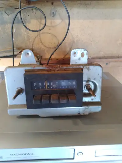 Likely doesn't work. No knobs but they are available aftermarket. I'm not sure what it fits, it's be...