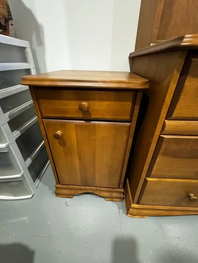 Ensemble de chambre a coucher in Dressers & Wardrobes in Longueuil / South Shore - Image 4
