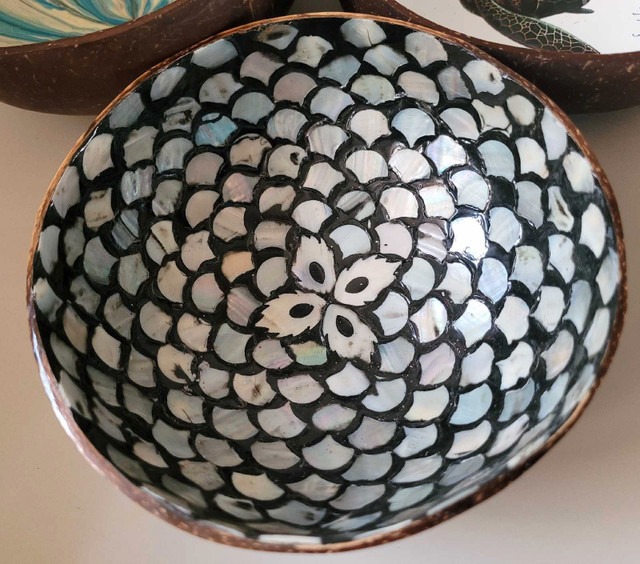 Handcrafted Natural Coconut Shell Bowls, 1 with Mother of Pearl  in Arts & Collectibles in Oshawa / Durham Region - Image 2