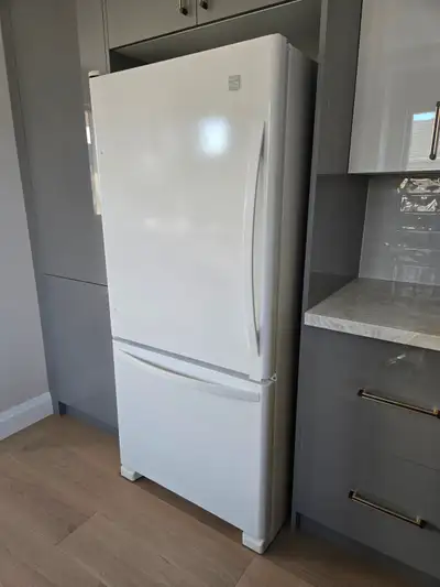 30" wide Kenmore bottom freezer refrigerator, View more
