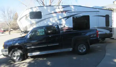 2005 Chev Silverado 2500 HD 4X4 (fully equipped for towing)Many Extras.....142,000 Km PLUS 2015 27'...
