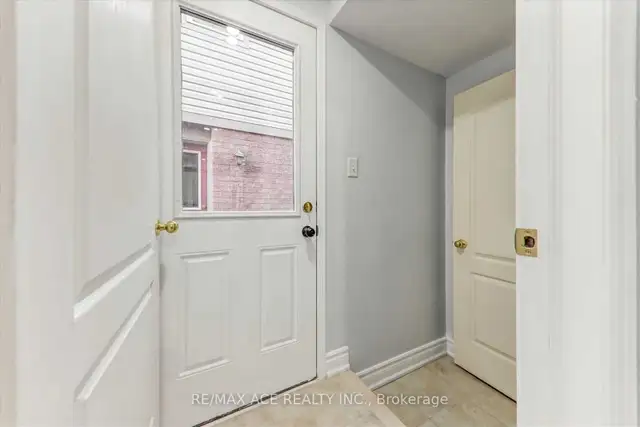 $1800 - 2 Bedroom basement Apartment  in Room Rentals & Roommates in Oshawa / Durham Region - Image 9