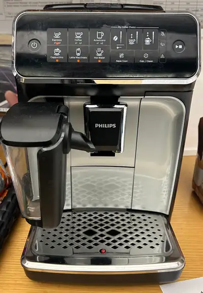 Philips super automatic 3200 with auto milk carafe, View more