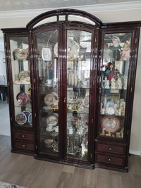 DINING ROOM HUTCH BUFFET IN MINT CONDITION