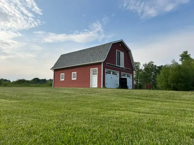  3 Bed, 2 Bath Lakefront Home on 5 Acres in Houses for Sale in Winnipeg - Image 5