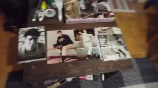 5 JOE DIMAGGIO NY YANKEES ITEMS  BUNDLE DEAL:BOOK,2 PIX,1MAG in Arts & Collectibles in City of Toronto - Image 4