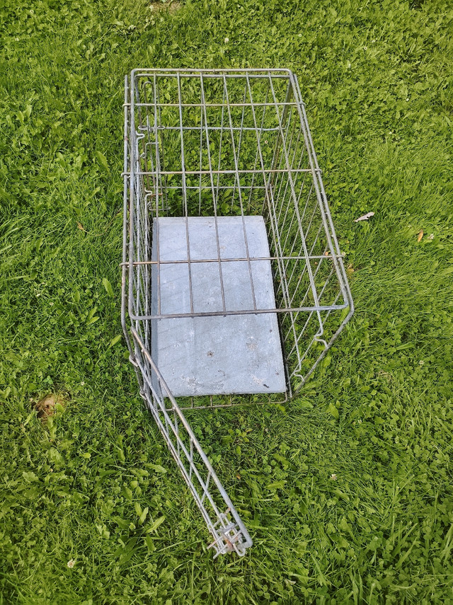Folding Metal Dog Cage/Kennel/Suitable Small and Medium Breeds in Accessories in Kawartha Lakes