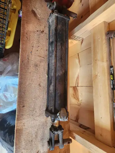 Hydraulic cylinder asking 100 obo