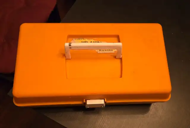 Small toolbox filled with tools. in Tool Storage & Benches in Ottawa - Image 5
