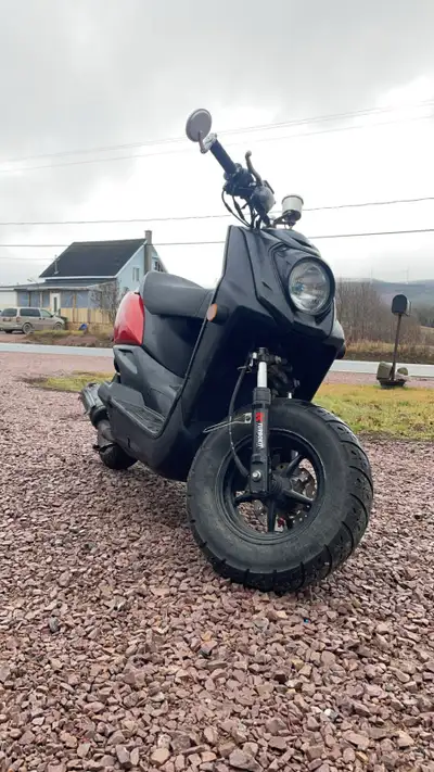Yamaha zuma X 4t 50cc Le moteur a été refait à neuf en octobre 2024 encore en rodage Un peu négo