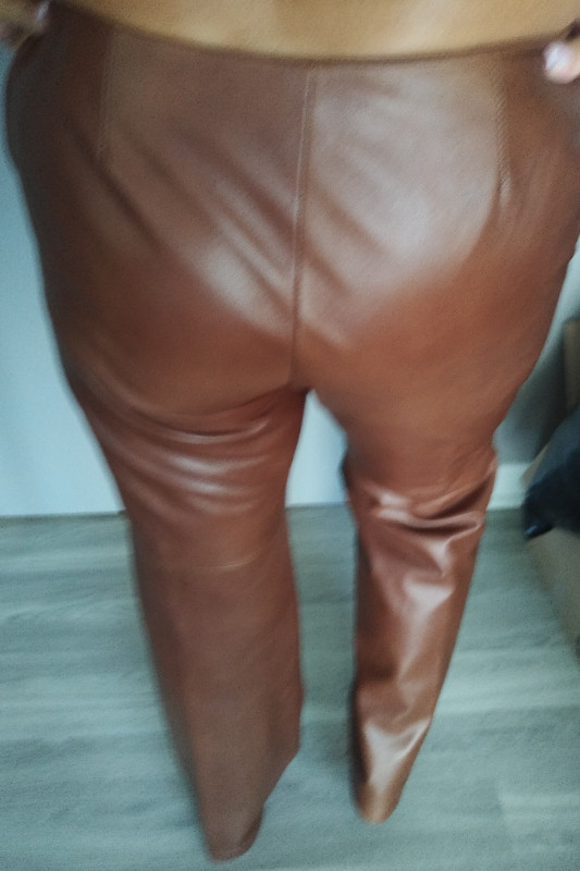 Danier leather butter soft pants size 10 in Women's - Bottoms in Oshawa / Durham Region - Image 2