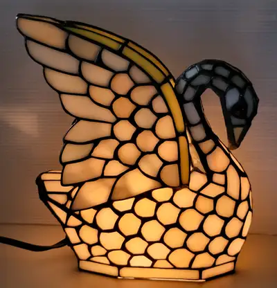 Vintage Tiffany Style Stained Glass Single White Swan Lamp in excellent working condition with no da...