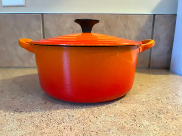 Le Creuset France B 2 Qt Dutch Oven Lid 2pc Set Flame Orange in Kitchen & Dining Wares in Calgary - Image 3
