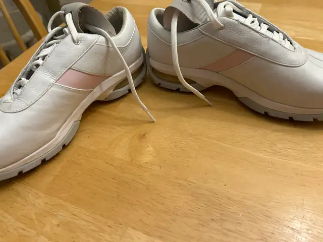 New Women’s size 6.5 Nike Golf  Shoes in Golf in Oakville / Halton Region - Image 4