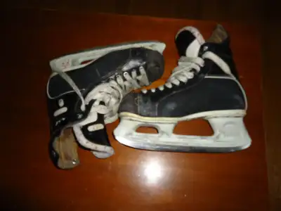 Patins  et souliers soccer  Gants  baseball et hockey, View more