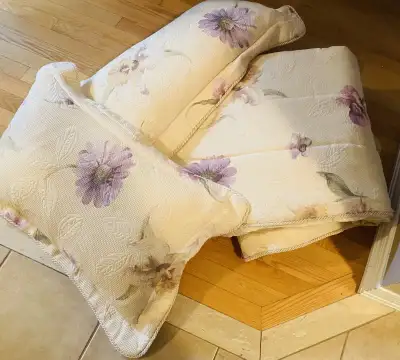 BEAUTIFUL COMFORTER & SHAMS, View more