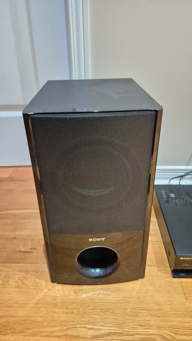 Sony Receiver + 4 Speakers + Subwoofer - Only $90! in Stereo Systems & Home Theatre in Mississauga / Peel Region - Image 9