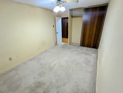 Spacious rooms available in a 3-bedroom condo. Perfect for students or working professionals! Two ro...