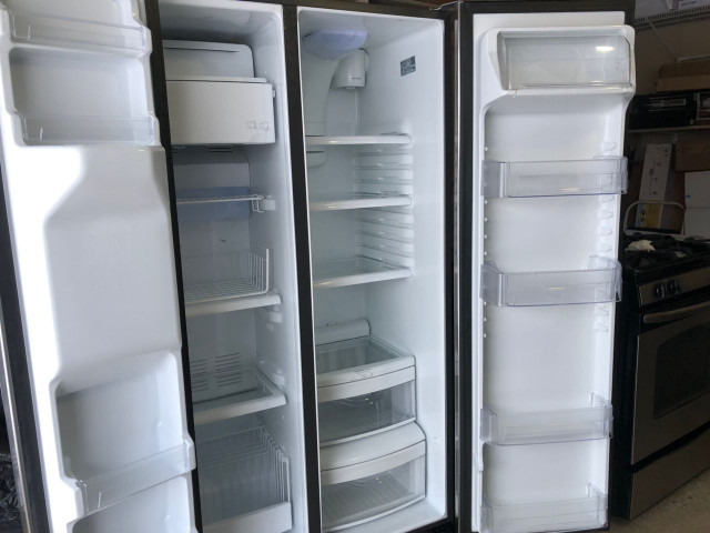 General Electric side by side fridge and freezer in Refrigerators in Bedford - Image 2