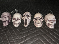 Set of 5 small hanging Halloween skulls