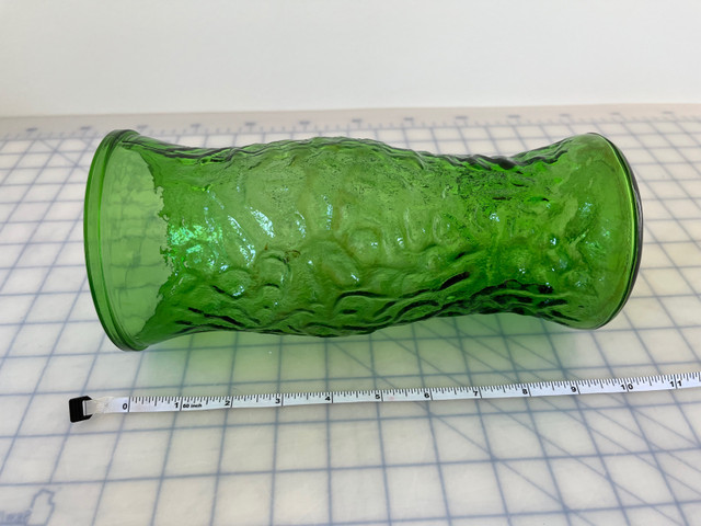 Vintage Green Glass Vase in Home Décor & Accents in La Ronge - Image 3