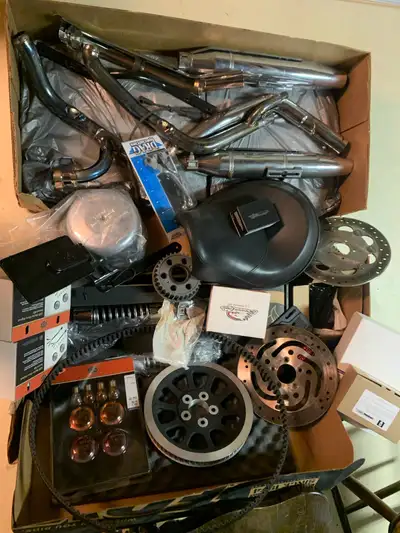 Factory exhaust, belt / pulleys, air filter assembly, rear shocks, HD folding license plate bracelet...
