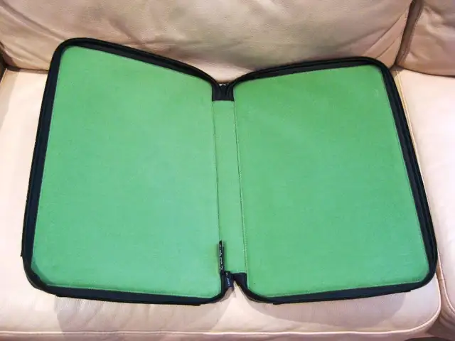 Like New Crumpler "The School Hymn" 17" Laptop Sleeve Blk/Green in Laptop Accessories in Kitchener / Waterloo - Image 3