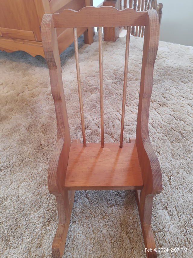 Accent Rocking Chair / Plant Stand in Chairs & Recliners in Ottawa - Image 2