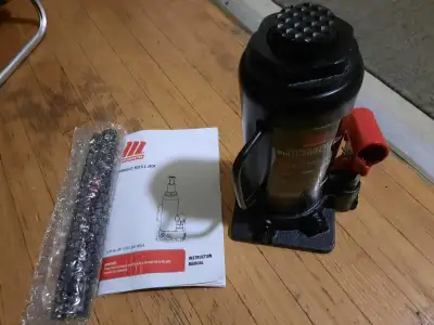 SELLING A BRAND NEW NEVER USED JACK MOTORMASTER HYDRAULIC BOTTLE JACK 12 TONES - CARS TRUCKS $35 CAS...