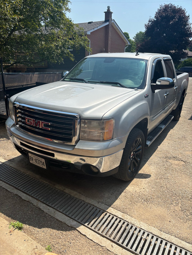 2011 GMC Sierra SLE Z71 4x4 Crew Cab low km in Cars & Trucks in Oakville / Halton Region