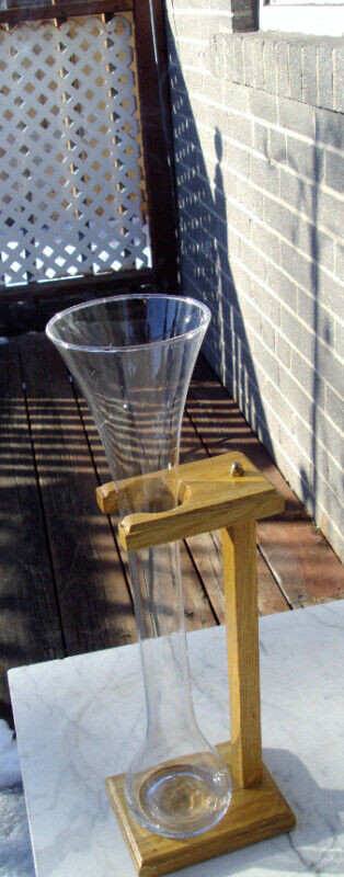 GLASS YARD OF ALE WITH WOODEN STAND in Arts & Collectibles in Mississauga / Peel Region - Image 3