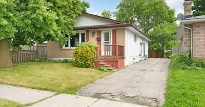 Discover this stunning 3-bedroom, 1-bathroom upper floor rental available April 1, 2026! ✨ Features:...