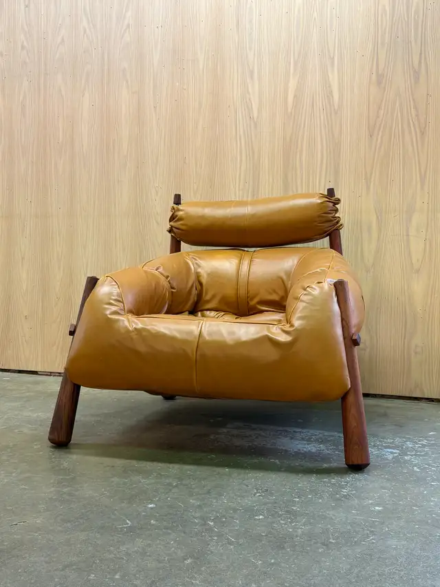 1960s Brazilian Wood and Leather MP81 Chair by Percival Lafer in Chairs & Recliners in Victoria - Image 4