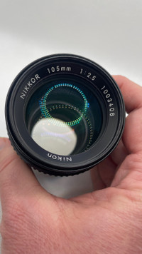 Nikon Nikkor 105mm f2.5 Ais lens