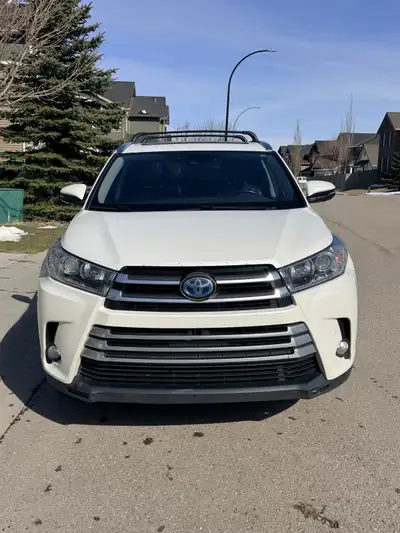 2018 Toyota Highlander Hybrid Limited Edition, Excellent Condition Well-maintained with full Toyota...