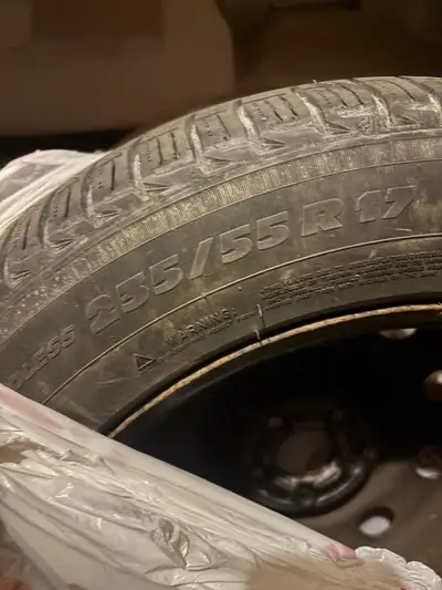 Michelin set of 4 size 17” winter tires on rims for my 208 Ford Escape. Treads are in good shape.
